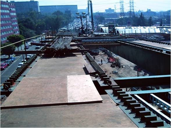 Puente Flores Magón — Sistema 1 del tren suburbano de la Zona Metropolitana del Valle de México — foto 2