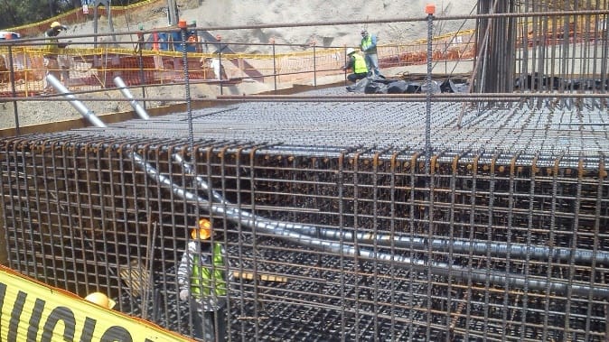 Tren Interurbano México–Toluca — Retenida estabilizadora en pila 26 del Viaducto 2