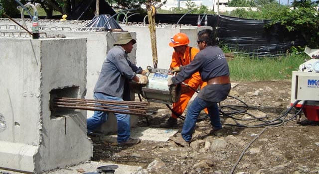 Puente ferroviario Poza Rica — Tensado de trabes para puente ferroviario