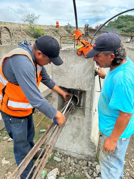 Puente vehicular Km 17+350, camino Santiago Nacaltepec — Postensado de 6 trabes AASHTO IV